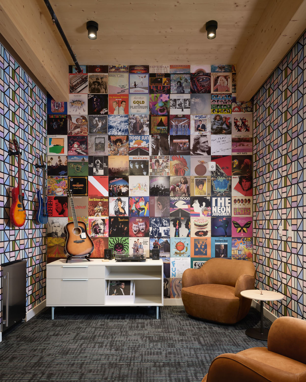 dick-clark-associates-swinerton_office-2up-1_i5wos8