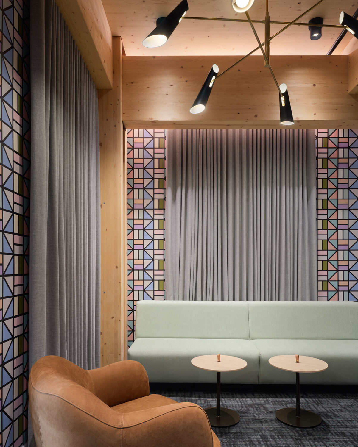 dick-clark-associates-swinerton_office-2up-2_uvkfjn