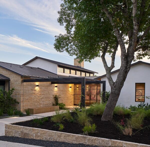 dick-clark-associates-hill-country-modern-almost-square_qeijfo